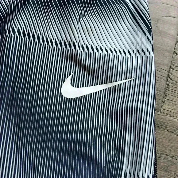 🌸4/$30🌸nike | DRI Patterned Crop Leggings - Picture 4 of 11